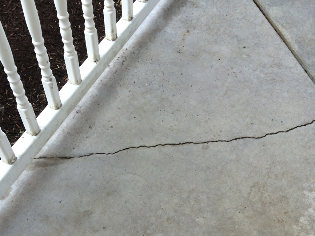 concrete crack with joints for control